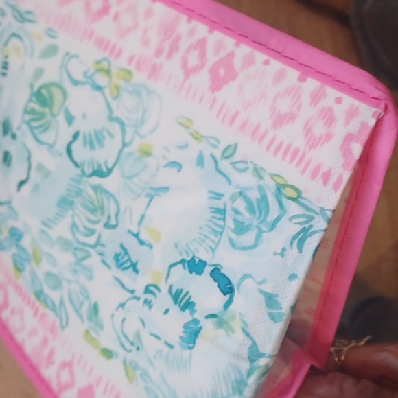 Lilly Pulitzer Oversized and Reusable Tote Bag - Picture 4 of 6